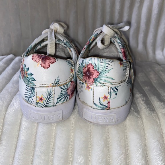 GUESS | GIRLS SNAKERS | size 6M - Picture 3 of 6